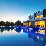Royal Oasis Villa *