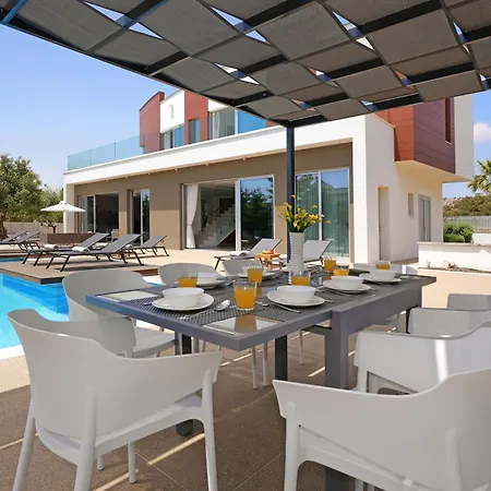 Royal Oasis *