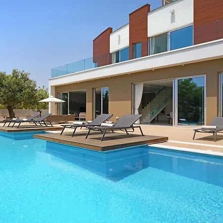 Royal Oasis بيت للعطل