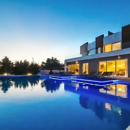 Royal Oasis Villa *