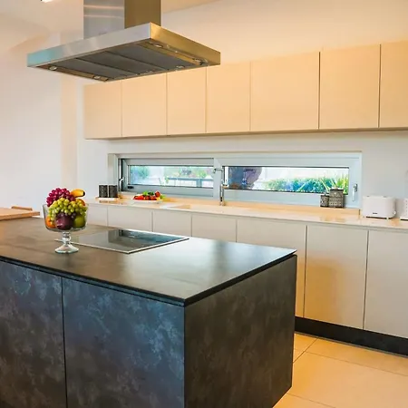 Royal Oasis איה נאפה