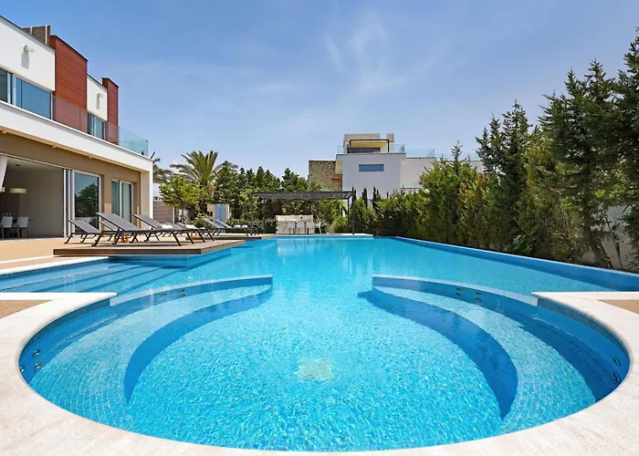 Royal Oasis アヤナパ